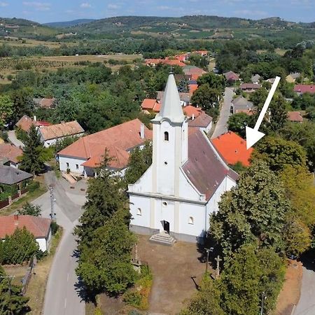 Parokia Apartman Es Coworking A Balaton Mellett Kaptalantoti 외부 사진