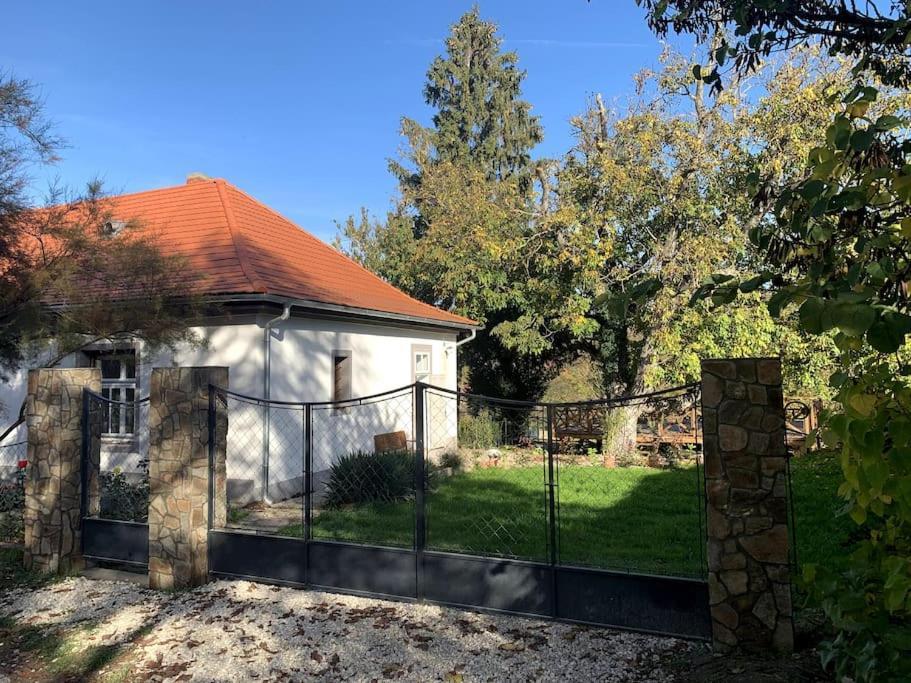 Parokia Apartman Es Coworking A Balaton Mellett Kaptalantoti 외부 사진